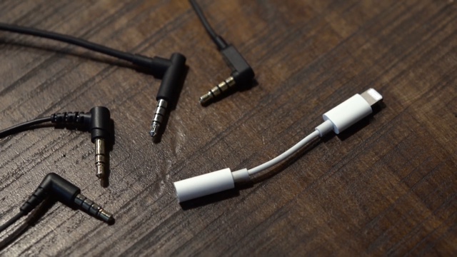Lighting headphone adapter