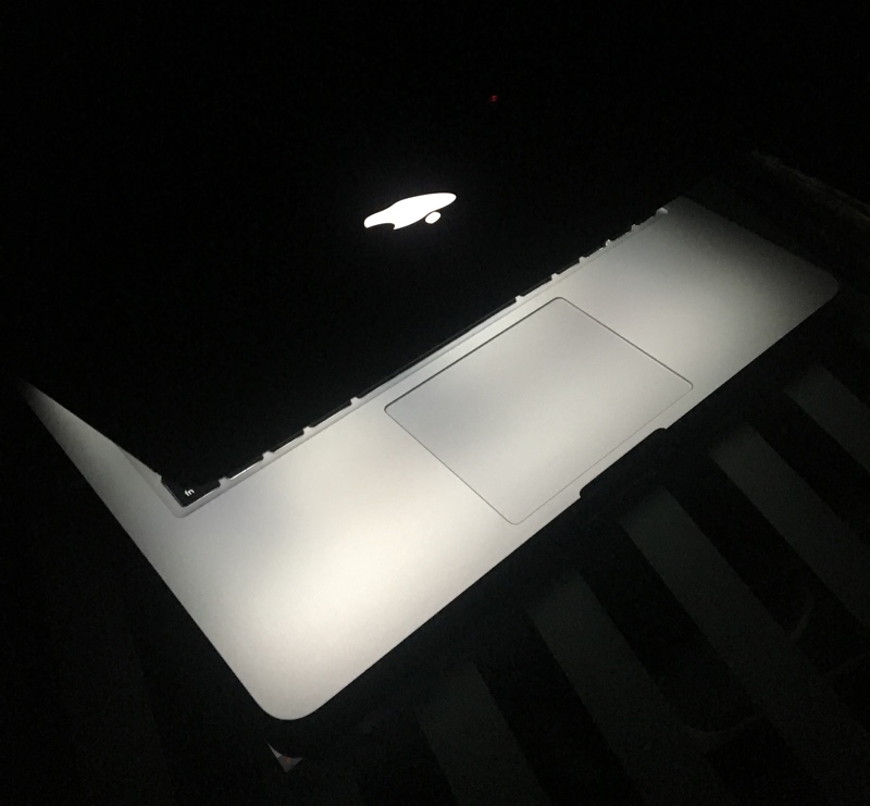 glowing-apple-logo