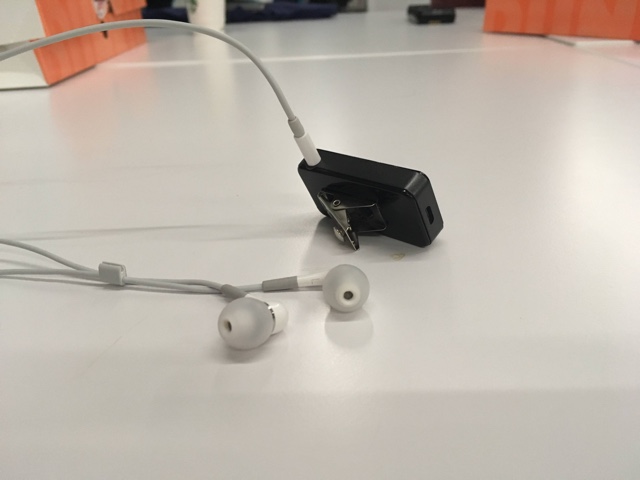 This Accessory Turns Any Wired Headphones Into Wireless Can Be