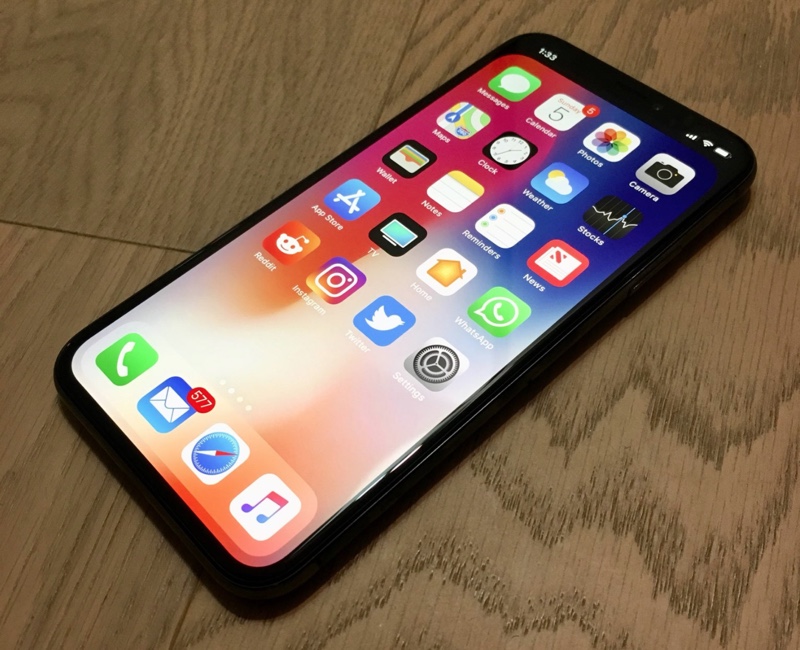 This Creative Wallpaper Lets You Hide iPhone X Notch - iOS Hacker This Creative Wallpaper Lets You Hide iPhone X Notch - iOS Hacker