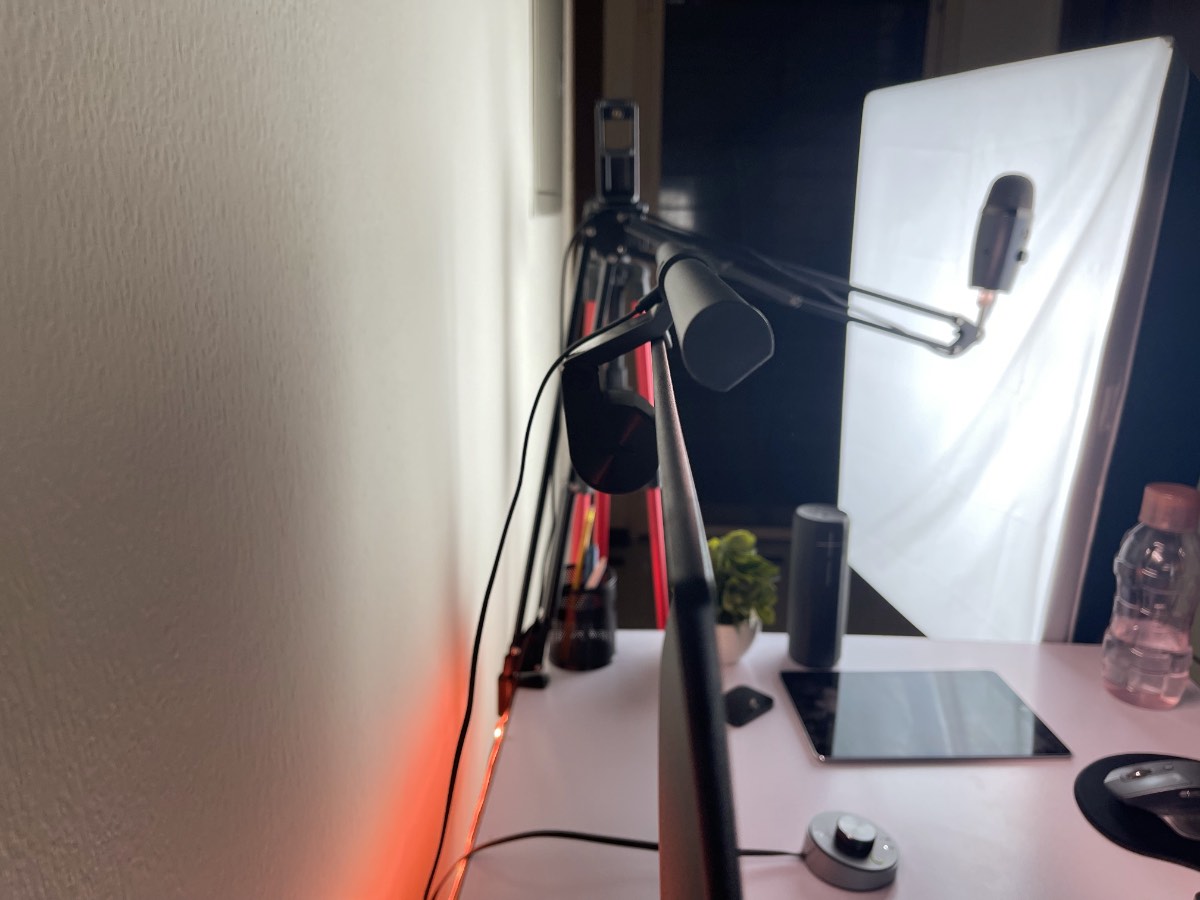 Review: The BenQ ScreenBar is a really neat Mac/monitor desk light that  takes up no space - 9to5Mac